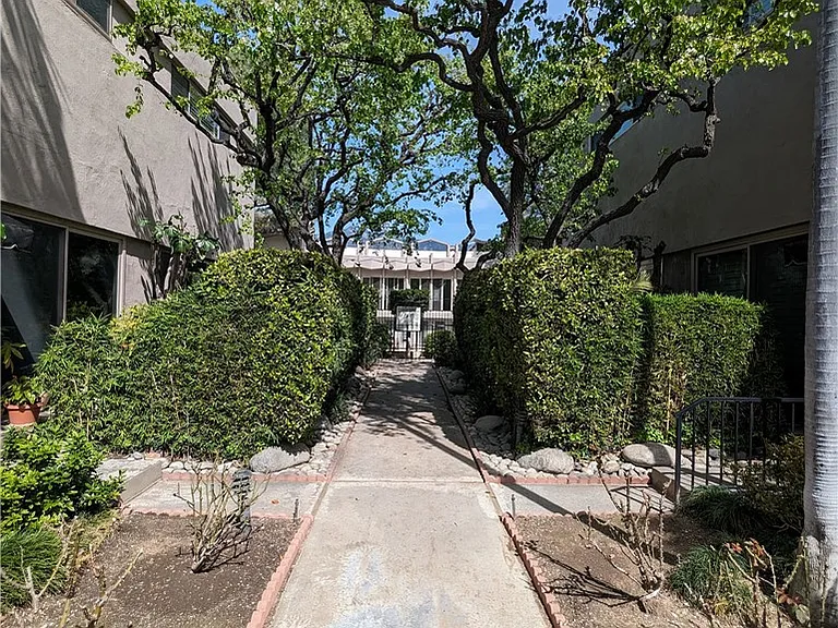 589 Fairview Ave — Photo 56