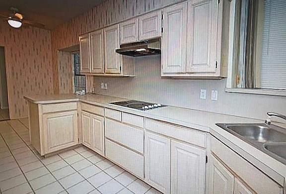 3rd image of 2216 Canyon Trl