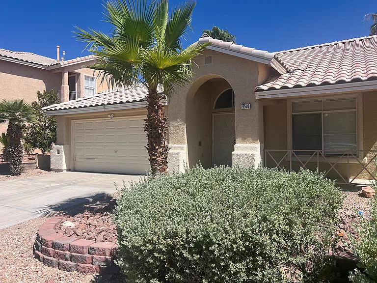 9520 Mountainair Ave — Photo 2