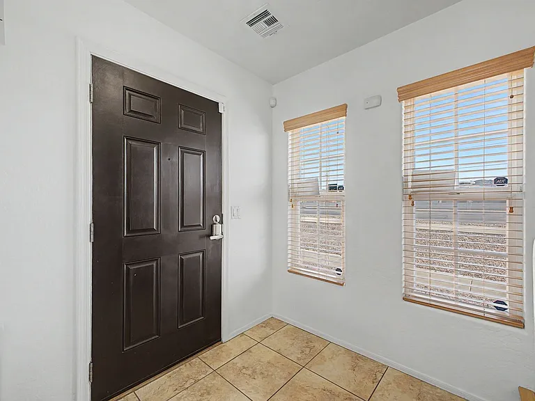 2233 E Huntington Dr — Photo 3