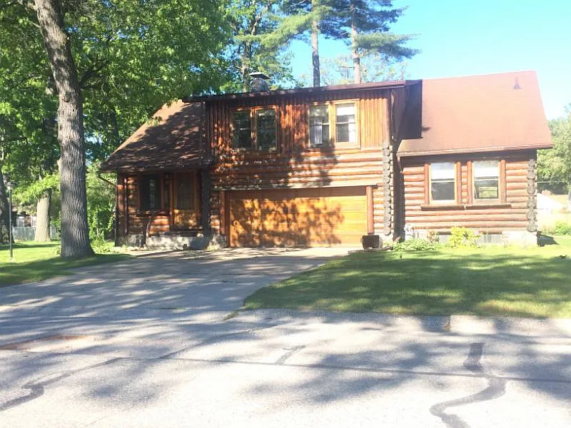 3025 Forest St photo 1