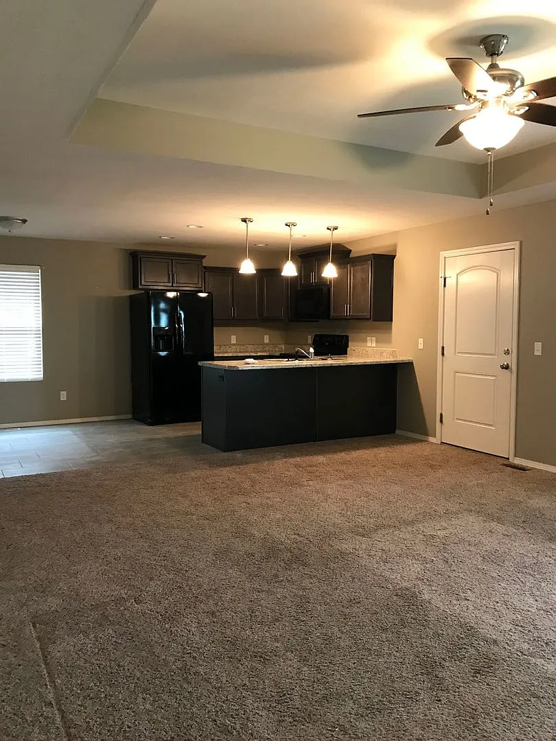 Very clean Ranch house nestled on the outskirts of Republic — Photo 3