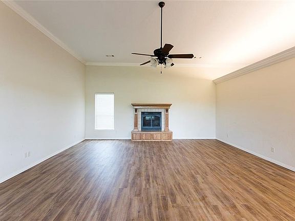 5th image of 515 Meadowlark Dr