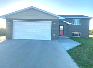 2016 Eagle St, Aberdeen, SD 57401
