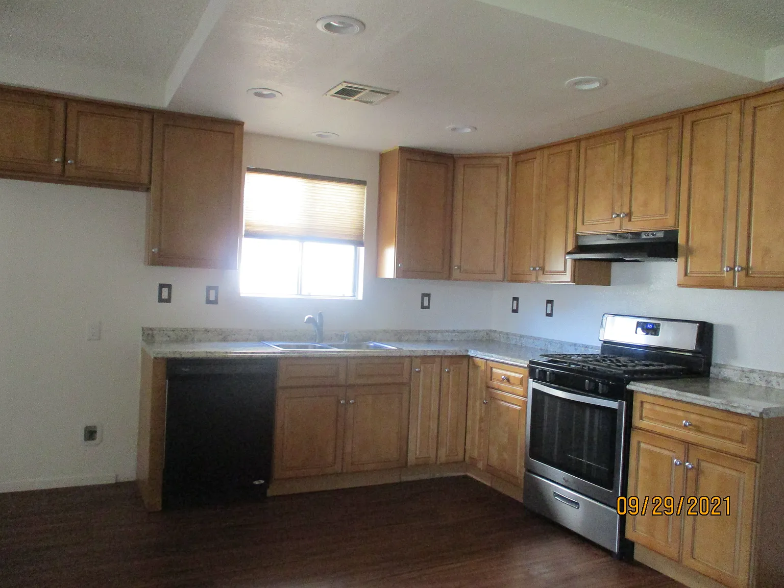 3 bed, 3784 sqft, $1,350 — Photo 3