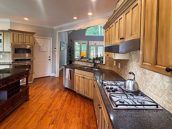 4th image of 6738 Crystal View Way