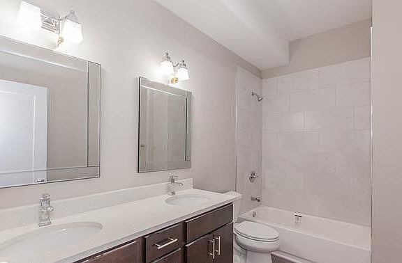 4th image of 4834 S King Dr APT 3N