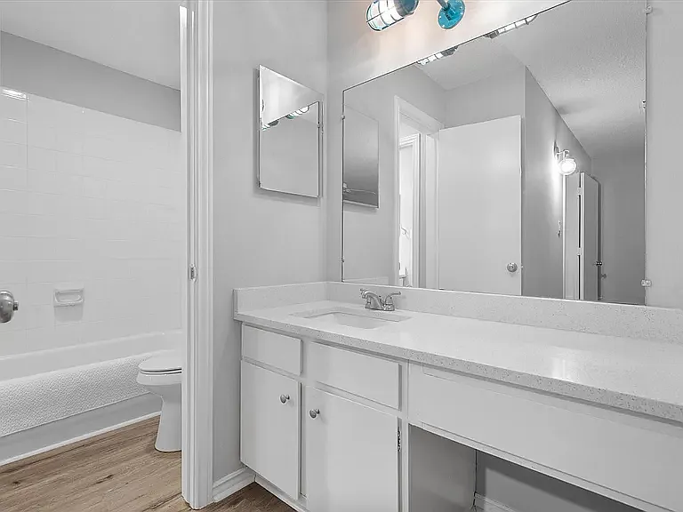 1095 Roaring Springs Rd — Photo 11