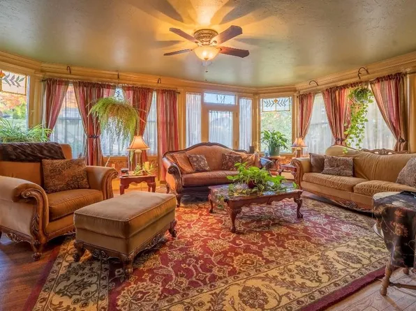 40 Chestnut St, Tilton, NH 03276