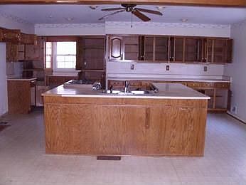 2nd image of 800 Huntingdon Dr