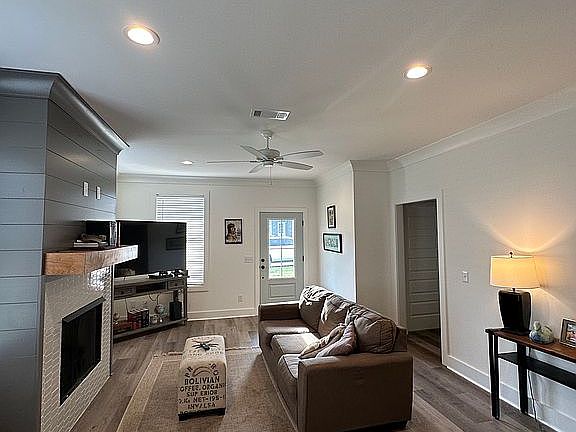 3rd image of 308 Hamilton Ct