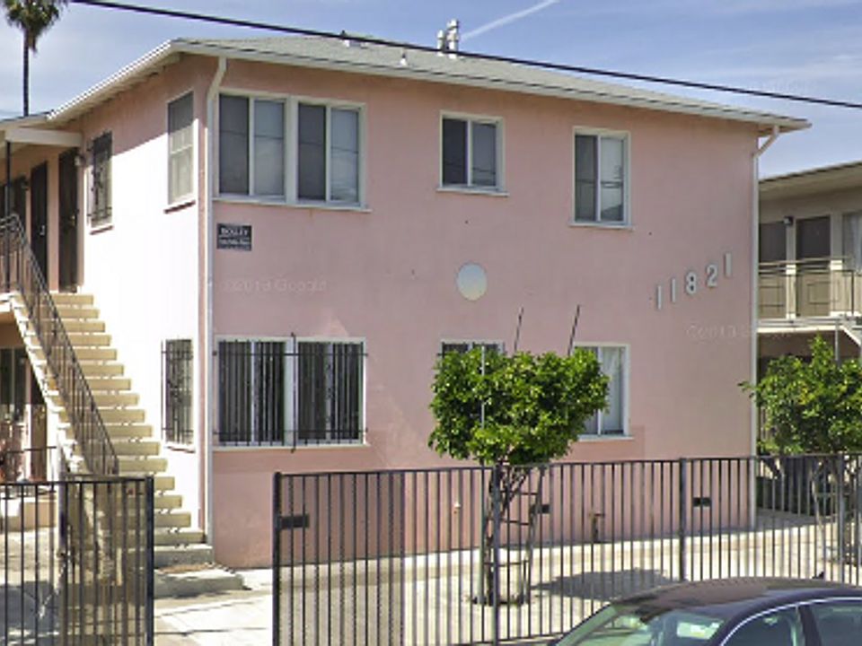 1st image of 11821 Jefferson Blvd APT 4