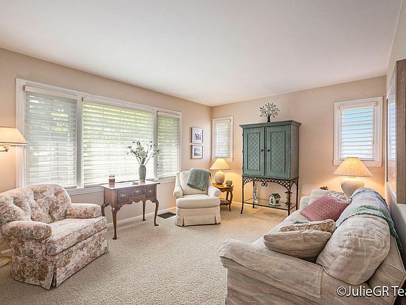 3rd image of 2426 College Ave NE