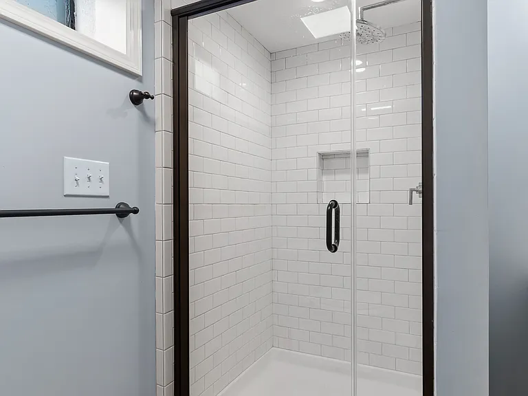 404 Lotis Way — Photo 35