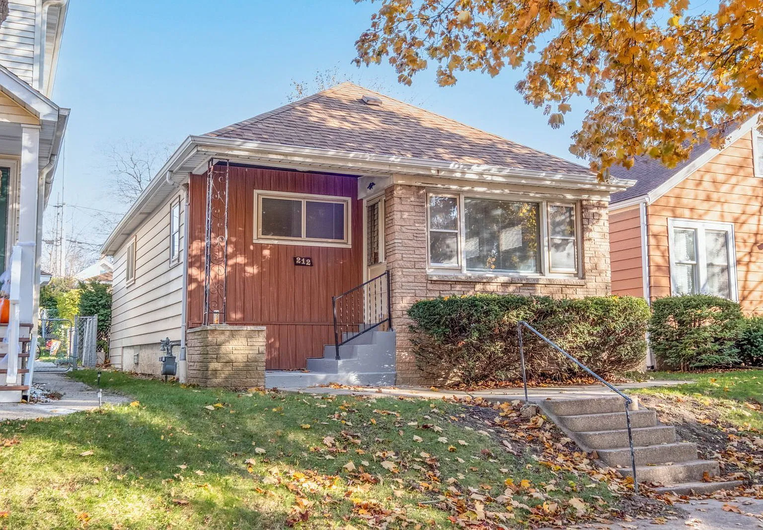 2 bed, 1.0 bath, 811 sqft, $1,348 — Photo 1