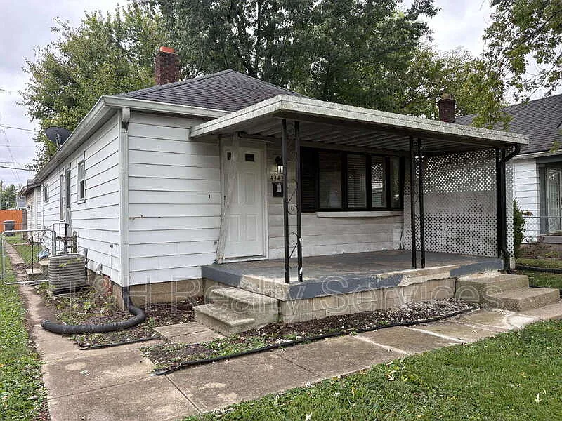 3 bed, 1.0 bath, 1104 sqft, $1,500 — Photo 2