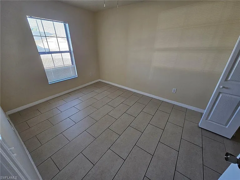 1622 SW 33rd St — Photo 5