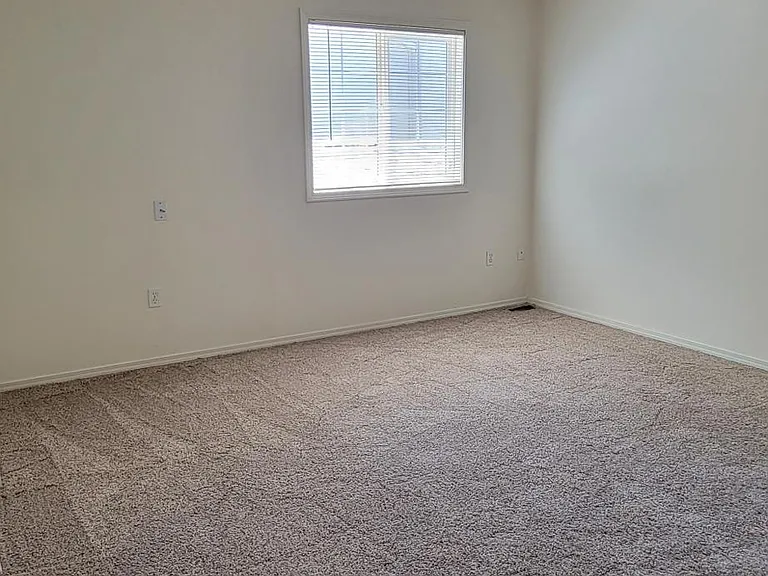 1738 S Juniper St — Photo 4