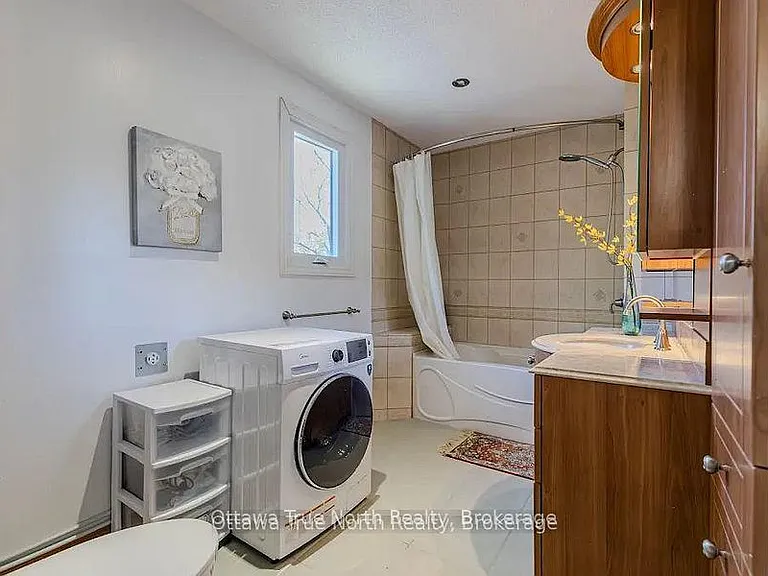 35 Tauvette St — Photo 17
