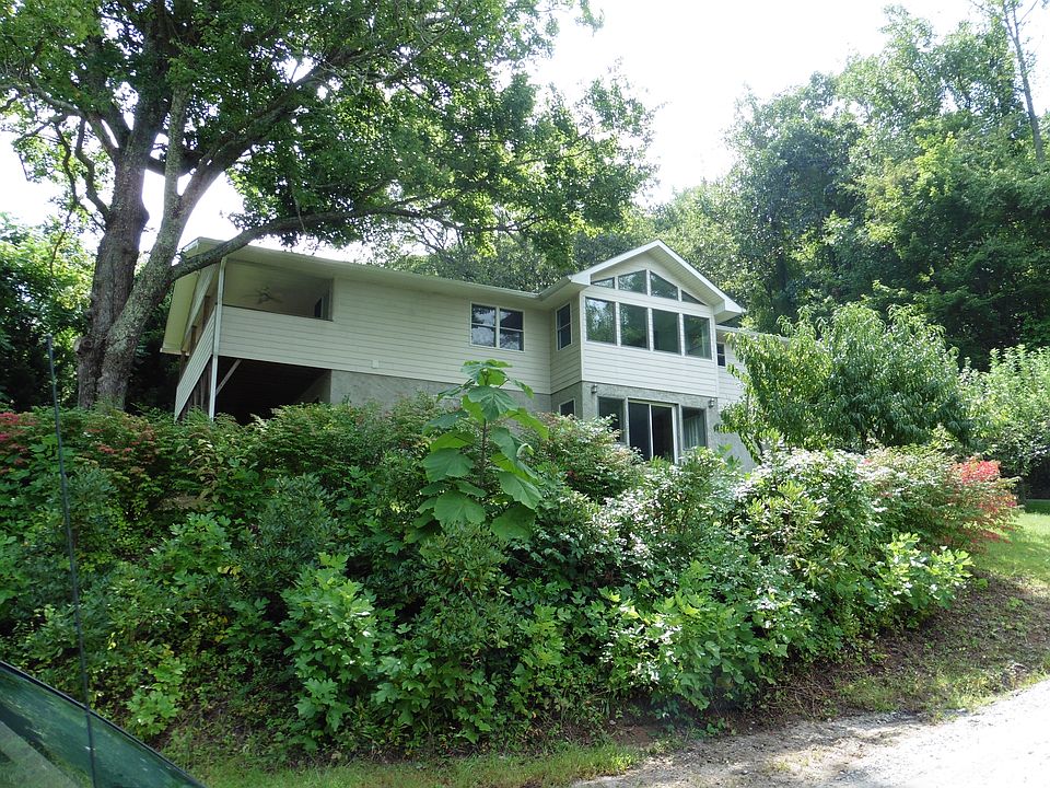Beauttiful Home With Views!