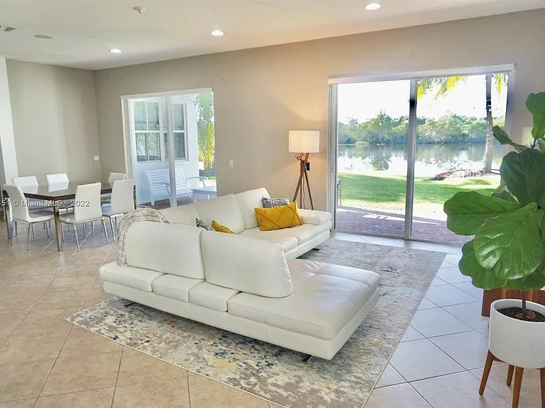 878 Lavender Cir #878 — Photo 12
