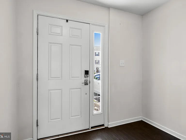 8 Iron Gate Rd — Photo 4