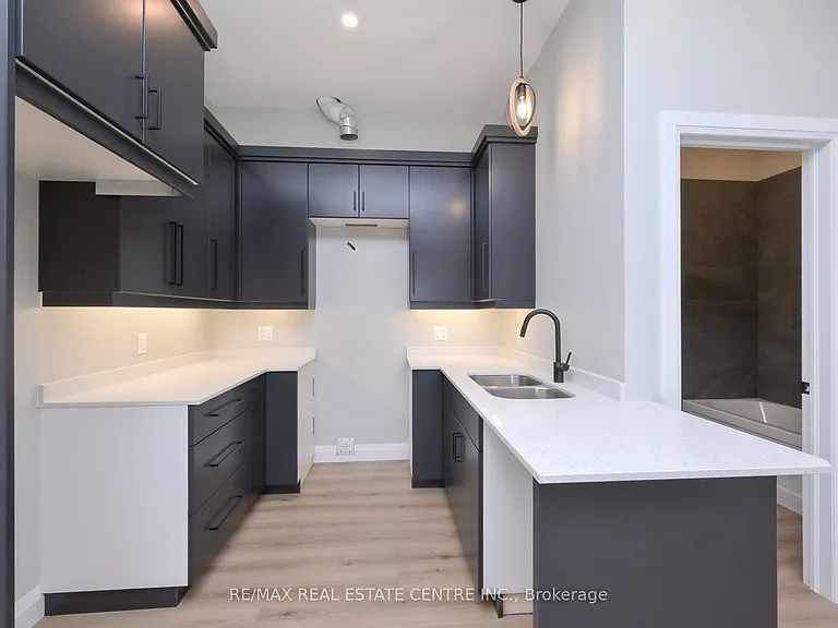 8 Main St S #4 — Photo 3