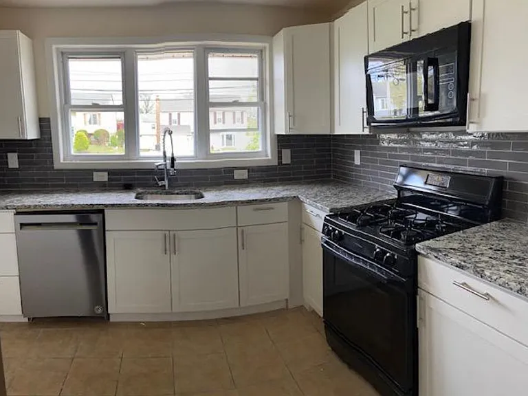 7556 Baxter Ave — Photo 3