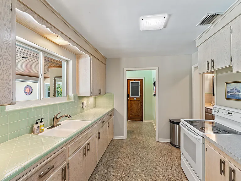 440 Jupiter Ln — Photo 13