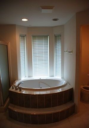 MASTER BATH /W JETS 