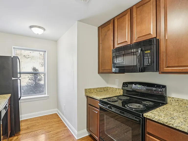 Summit Ridge Luxury Apartments — Photo 36