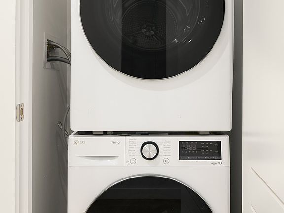 5th image of 1042 Atlantic Ave #16E