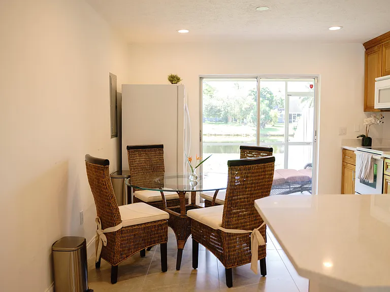 1425 Riverside Cir — Photo 7