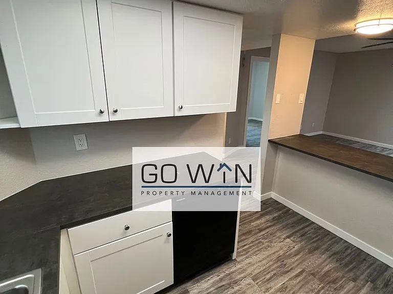 1212 W Mountain View Rd — Photo 13