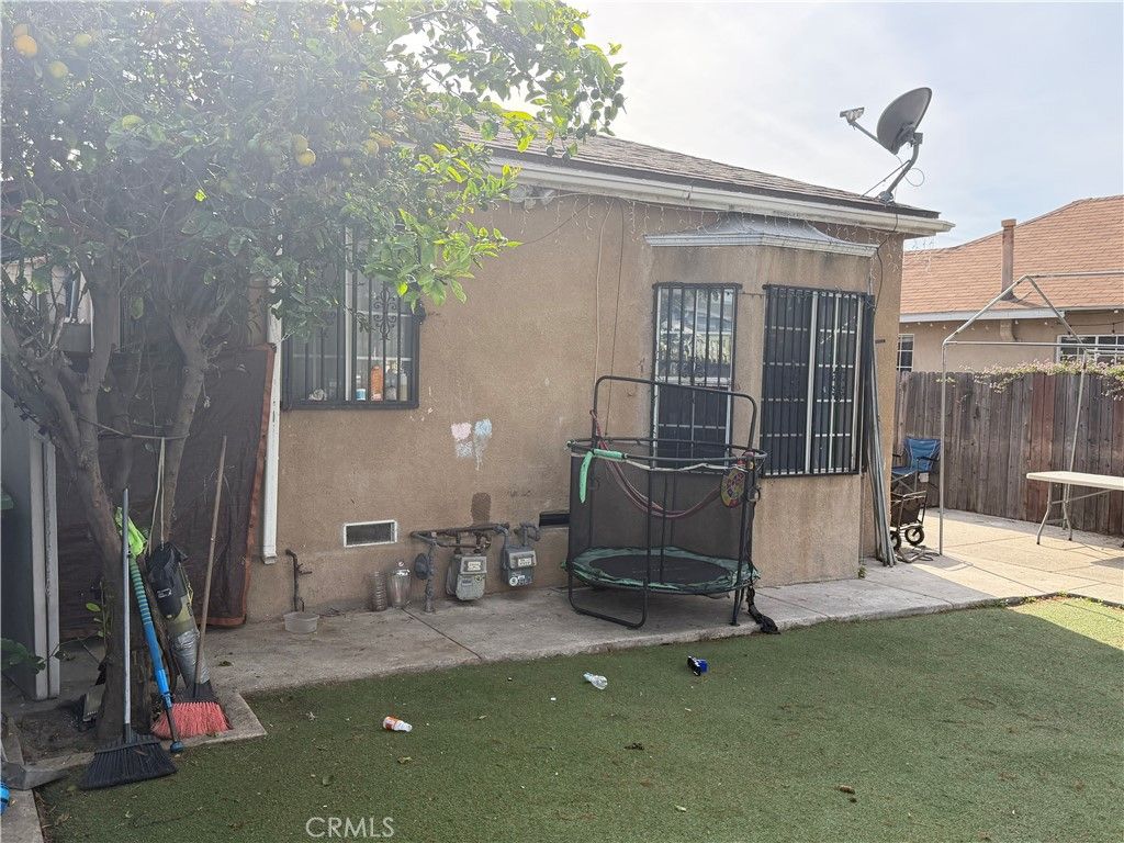 1462 E 57th St, Los Angeles, CA - View 4