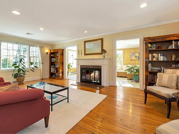 5th image of 40 Van Arsdale Pl
