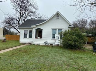 303 E Grand Ave, Comanche, TX 76442