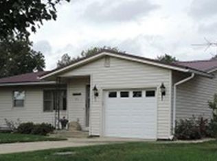 511 2nd St SW, State Center, IA 50247