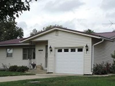 511 2nd St SW, State Center, IA, 50247