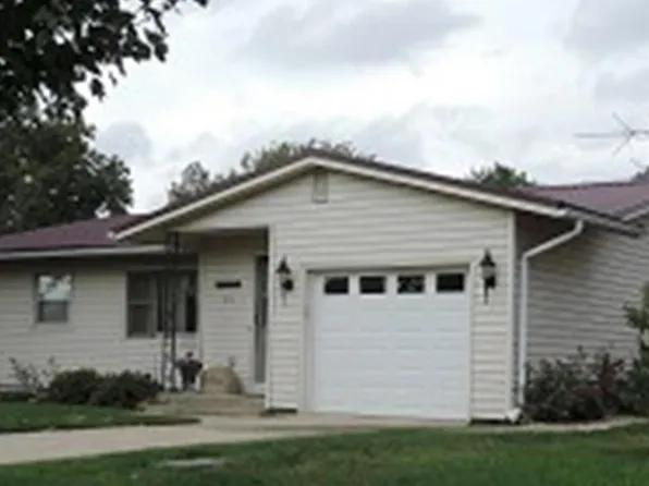 511 2nd St SW, State Center, IA 50247