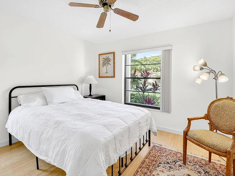 10938 Roebelini Palm Ct #B — Photo 25