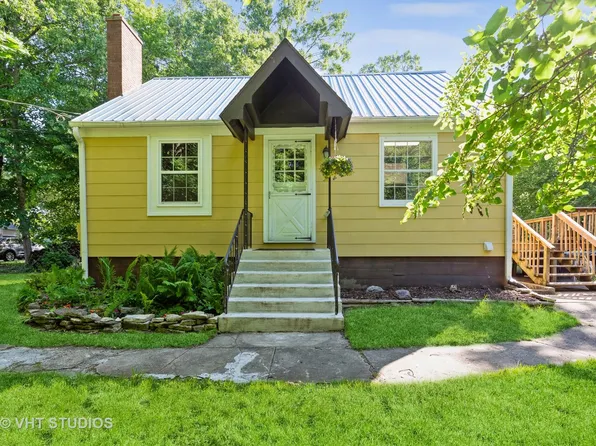 1309 Geringer Rd, Algonquin, IL 60102