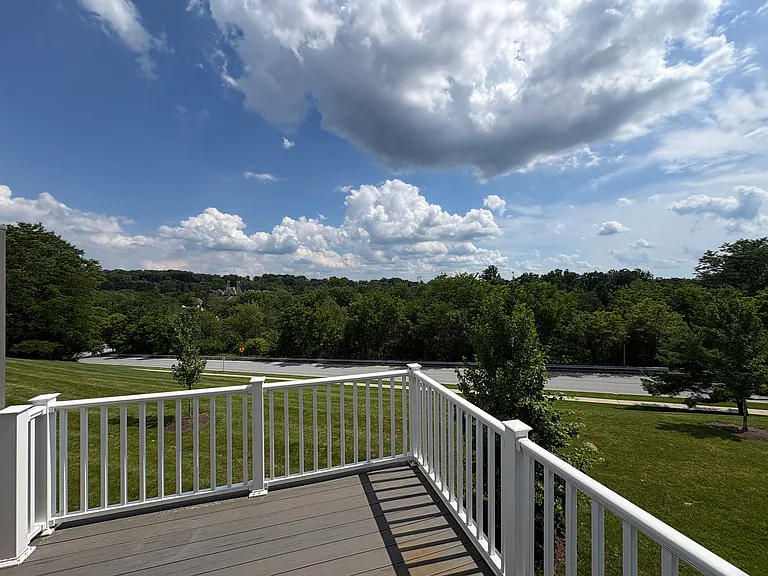 304 Huntington Ct #62 — Photo 9