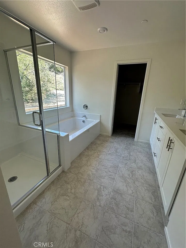 4 bed, 2100 sqft, $3,500 — Photo 4
