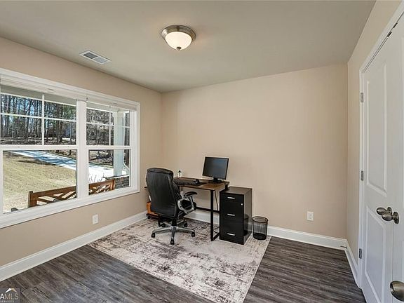 5th image of 270 Lakewood Dr