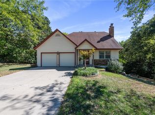 5529 Bradshaw St, Shawnee, KS 66216