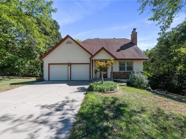 5529 Bradshaw St, Shawnee, KS 66216