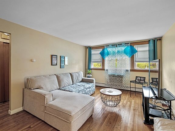 4th image of 100 Magnolia Ave APT 22