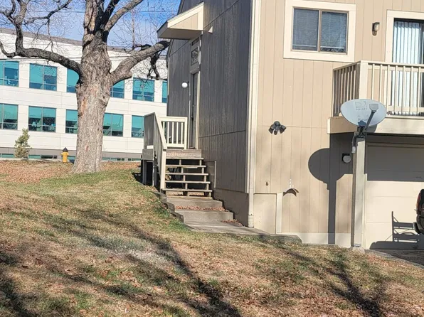 9214 W 75th Ter, Overland Park, KS 66204