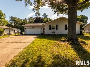 7 Meadow Lark Ln, East Peoria, IL 61611
